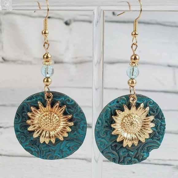 Sunflower Circle  Dangle Western Earrings - Picture 3 of 3